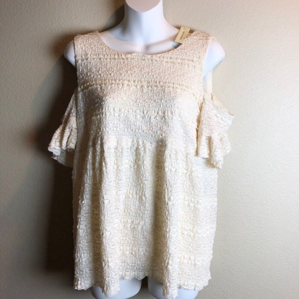 Max studio Cream Lace Cold Shoulder top size medium women’s cold shoulder top